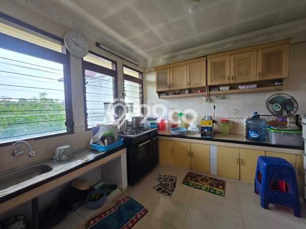 Rumah Mewah LB 395m2 Siap Huni Desain Elegan di Bukit Sari, Semarang Rumah Mewah LB 395m2 Siap Huni Desain Elegan di Bukit Sari, Semarang