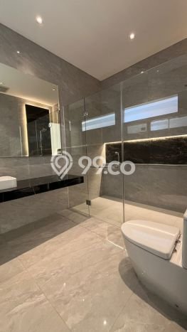 Rumah Nyaman dengan Luas Tanah 300m2m² dan Luas Bangunan 600m2m² di Kawasan Citraland, Surabaya Rumah Nyaman dengan Luas Tanah 300m2m² dan Luas Bangunan 600m2m² di Kawasan Citraland, Surabaya