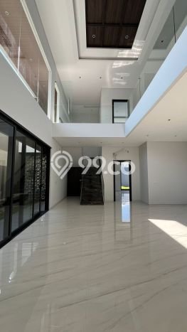 Rumah Nyaman dengan Luas Tanah 300m2m² dan Luas Bangunan 600m2m² di Kawasan Citraland, Surabaya Rumah Nyaman dengan Luas Tanah 300m2m² dan Luas Bangunan 600m2m² di Kawasan Citraland, Surabaya