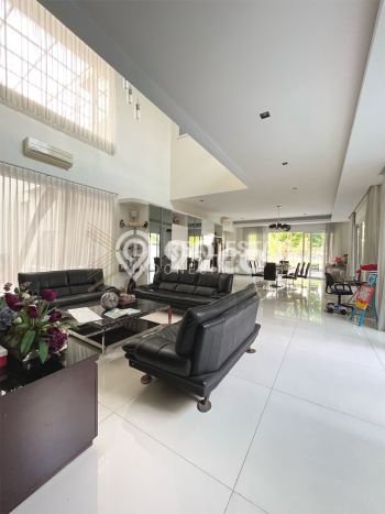 Rumah Area Strategis kawasan Graha, Surabaya, LT 900m2m² LB 850m2m² Rumah Area Strategis kawasan Graha, Surabaya, LT 900m2m² LB 850m2m²