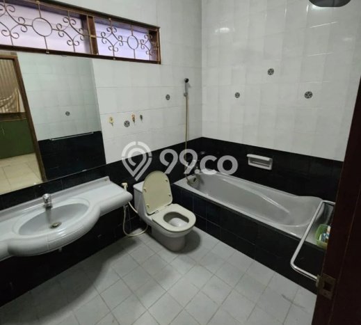 Rumah Mewah LB 360m2 Siap Pakai Desain Elegan di kertajaya, Surabaya Rumah Mewah LB 360m2 Siap Pakai Desain Elegan di kertajaya, Surabaya