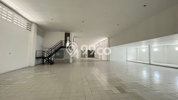 Dijual Komersial di Wiyung, Luas 600m2m², Area Komersial, Akses Mudah Dijual Komersial di Wiyung, Luas 600m2m², Area Komersial, Akses Mudah
