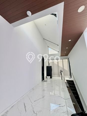 Rumah Elit LB 300m2 Siap Pakai Desain Elegan di Citraland, Surabaya Rumah Elit LB 300m2 Siap Pakai Desain Elegan di Citraland, Surabaya