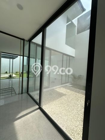 Rumah Mewah LB 350m2 Siap Huni Desain Elegan di Graha, Surabaya Rumah Mewah LB 350m2 Siap Huni Desain Elegan di Graha, Surabaya