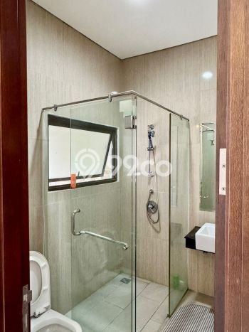 Hunian Eksklusif Siap Huni LT 160m2 di BSD, Tangerang Selatan Hunian Eksklusif Siap Huni LT 160m2 di BSD, Tangerang Selatan