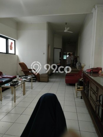 Ruko Disewa di Jakarta Pusat dengan LB 440m2 Area Komersial Ramai Ruko Disewa di Jakarta Pusat dengan LB 440m2 Area Komersial Ramai