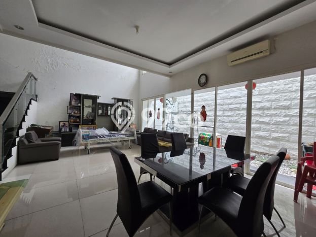 Rumah Elit Modern Siap Huni di Pakuwon City Surabaya Rumah Elit Modern Siap Huni di Pakuwon City Surabaya