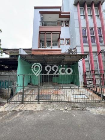 Ruko Disewa di Jakarta Barat dengan LB 210m2 Area Komersial Ramai Ruko Disewa di Jakarta Barat dengan LB 210m2 Area Komersial Ramai