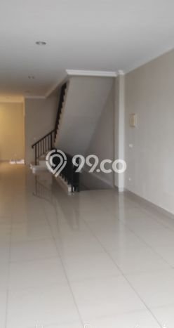 AREA KOMERSIAL! Ruko di Green Lake City, Luas 236m², Jalan Utama AREA KOMERSIAL! Ruko di Green Lake City, Luas 236m², Jalan Utama
