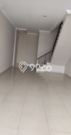 AREA KOMERSIAL! Ruko di Green Lake City, Luas 236m², Jalan Utama AREA KOMERSIAL! Ruko di Green Lake City, Luas 236m², Jalan Utama