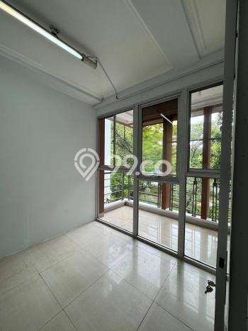 Ruko Disewa di Jakarta Barat dengan LB 210m2 Area Komersial Ramai Ruko Disewa di Jakarta Barat dengan LB 210m2 Area Komersial Ramai