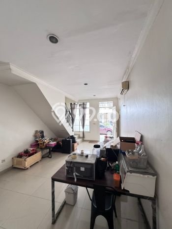 Rumah Luas Asri 2 KT Siap Huni di Green Lake City Jakarta Barat Rumah Luas Asri 2 KT Siap Huni di Green Lake City Jakarta Barat