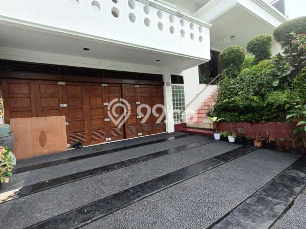 Rumah Luxury Modern Tanpa Renovasi di Pondok Indah Jakarta Selatan Rumah Luxury Modern Tanpa Renovasi di Pondok Indah Jakarta Selatan