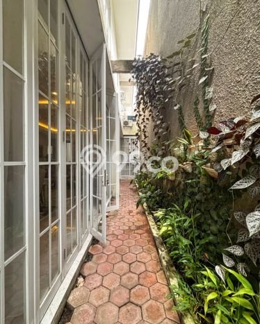Hunian Mewah LB 324m2 Siap Huni Desain Elegan di Sektor 6 - Bintaro, Tangerang Selatan Hunian Mewah LB 324m2 Siap Huni Desain Elegan di Sektor 6 - Bintaro, Tangerang Selatan