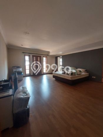 Rumah Elit Modern Tanpa Renovasi di Pondok Indah Jakarta Selatan Rumah Elit Modern Tanpa Renovasi di Pondok Indah Jakarta Selatan