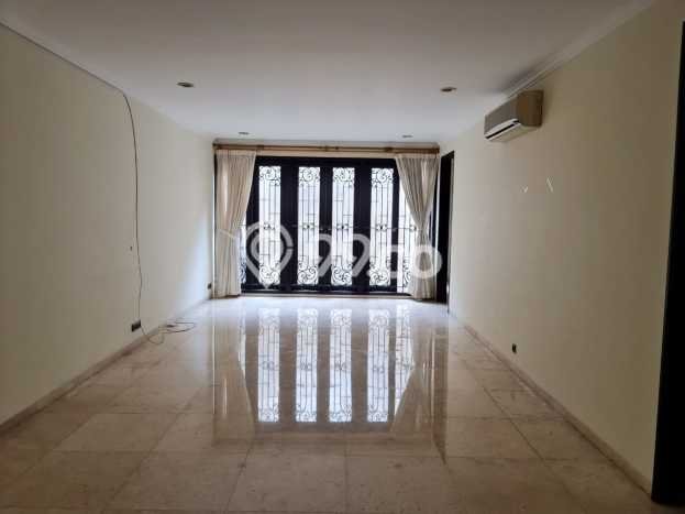 Siap Huni Rumah Mewah 5 Kamar di Kebayoran Baru Dekat ke Mana Pun Siap Huni Rumah Mewah 5 Kamar di Kebayoran Baru Dekat ke Mana Pun