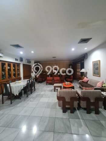 Ready to Use! Premium House LT 368m2 Desain Elegan di Senopati Ready to Use! Premium House LT 368m2 Desain Elegan di Senopati