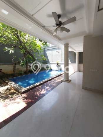 Rumah Siap Huni 5 KT 4 KM di Kebayoran Baru, Jakarta Selatan Rumah Siap Huni 5 KT 4 KM di Kebayoran Baru, Jakarta Selatan