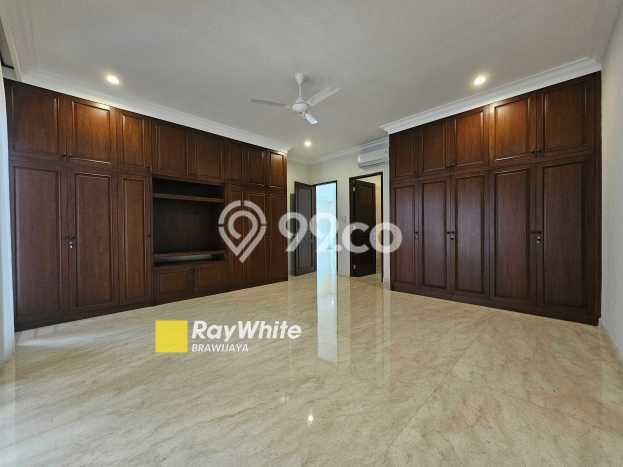Rumah 5 KT 5 KM di Kawasan , Jakarta Selatan Rumah 5 KT 5 KM di Kawasan , Jakarta Selatan