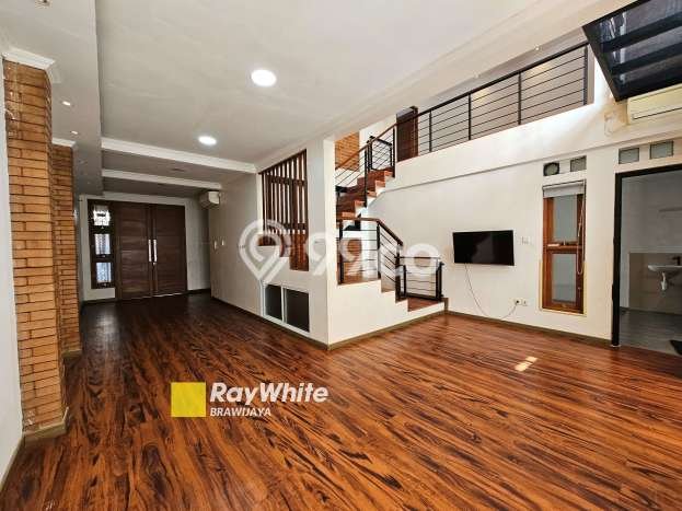 Rumah area Cilandak, 3 KT, Area Strategis, Luas 160m2m² LB 220m2m² Rumah area Cilandak, 3 KT, Area Strategis, Luas 160m2m² LB 220m2m²