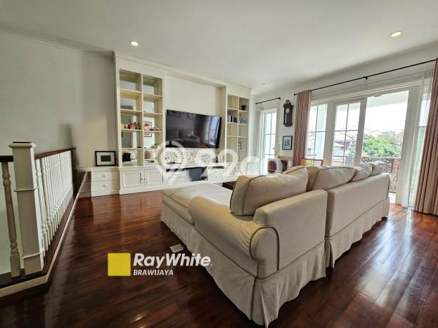 Rumah Mewah LB 350m2 Siap Pakai Desain Elegan di Pejaten, Jakarta Selatan Rumah Mewah LB 350m2 Siap Pakai Desain Elegan di Pejaten, Jakarta Selatan