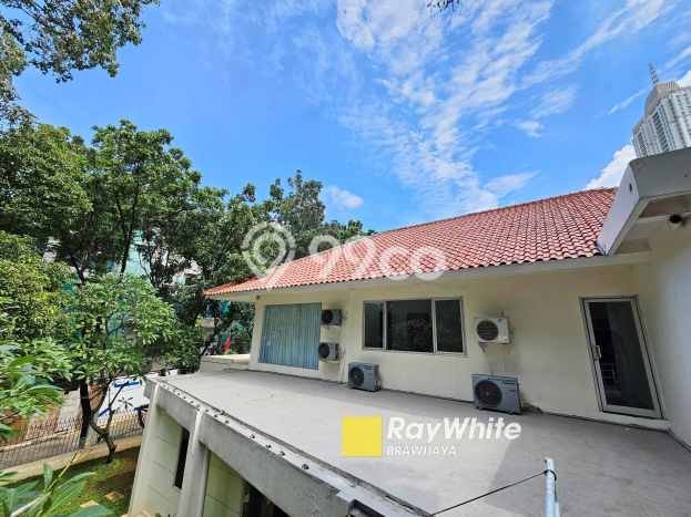 Siap Huni Rumah Mewah 9 Kamar di Kebayoran Baru Dekat ke Mana Pun Siap Huni Rumah Mewah 9 Kamar di Kebayoran Baru Dekat ke Mana Pun