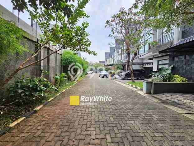 Hunian Mewah LB 400m2 Siap Pakai Desain Elegan di Bangka, Jakarta Selatan Hunian Mewah LB 400m2 Siap Pakai Desain Elegan di Bangka, Jakarta Selatan