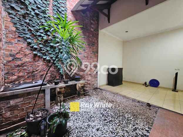 Jual Segera Rumah Terawat di Kawasan Lebak Bulus, Jakarta Selatan Jual Segera Rumah Terawat di Kawasan Lebak Bulus, Jakarta Selatan