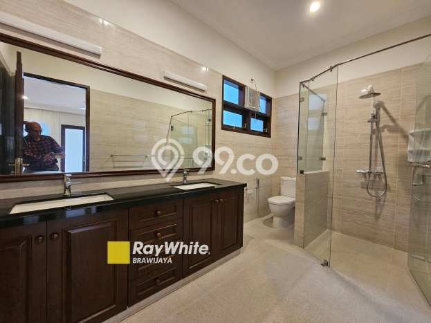 Rumah 5 KT 5 KM di Kawasan , Jakarta Selatan Rumah 5 KT 5 KM di Kawasan , Jakarta Selatan