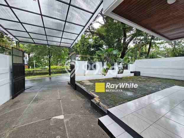 Lokasi strategis! Rumah siap huni dikontrakkan di Kebayoran Baru LB 275m2 Lokasi strategis! Rumah siap huni dikontrakkan di Kebayoran Baru LB 275m2