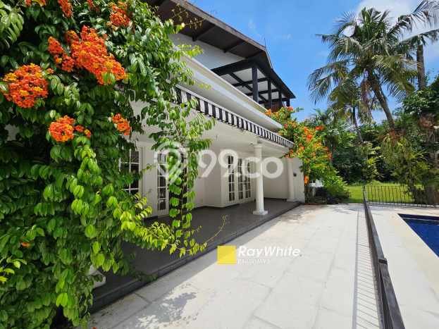 Hunian Mewah LB 900m2 Siap Pakai Desain Elegan di Kemang, Jakarta Selatan Hunian Mewah LB 900m2 Siap Pakai Desain Elegan di Kemang, Jakarta Selatan
