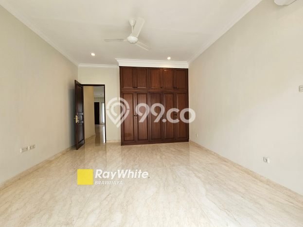 Rumah 5 KT 5 KM di Kawasan , Jakarta Selatan Rumah 5 KT 5 KM di Kawasan , Jakarta Selatan