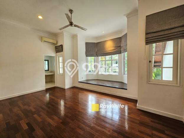 Hunian Mewah LB 900m2 Siap Pakai Desain Elegan di Kemang, Jakarta Selatan Hunian Mewah LB 900m2 Siap Pakai Desain Elegan di Kemang, Jakarta Selatan