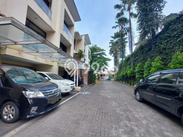 Rumah Elit Modern Tanpa Renovasi di Lebak Bulus Jakarta Selatan Rumah Elit Modern Tanpa Renovasi di Lebak Bulus Jakarta Selatan