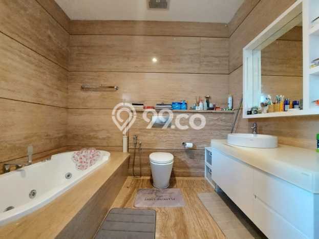 Rumah Elit Modern Tanpa Renovasi di Lebak Bulus Jakarta Selatan Rumah Elit Modern Tanpa Renovasi di Lebak Bulus Jakarta Selatan