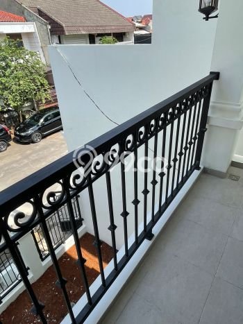 SPECIAL PRICE! Rumah Asri di Duren Sawit, LT 141m² Bangunan 184m² SPECIAL PRICE! Rumah Asri di Duren Sawit, LT 141m² Bangunan 184m²