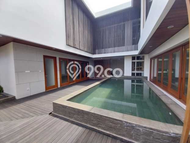 Rumah Elit Modern Tanpa Renovasi di Pondok Indah Jakarta Selatan Rumah Elit Modern Tanpa Renovasi di Pondok Indah Jakarta Selatan