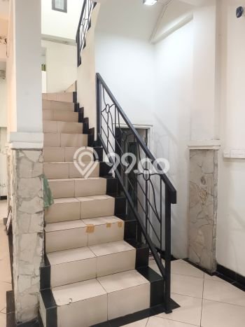 Rumah Strategis Minimalis Lb 200m2 di Cinere, Depok Rumah Strategis Minimalis Lb 200m2 di Cinere, Depok