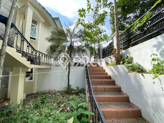 Rumah Elit Modern Tanpa Renovasi di Lebak Bulus Jakarta Selatan Rumah Elit Modern Tanpa Renovasi di Lebak Bulus Jakarta Selatan