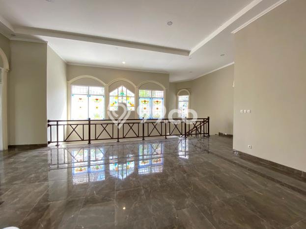 Rumah Elit Modern Tanpa Renovasi di Lebak Bulus Jakarta Selatan Rumah Elit Modern Tanpa Renovasi di Lebak Bulus Jakarta Selatan