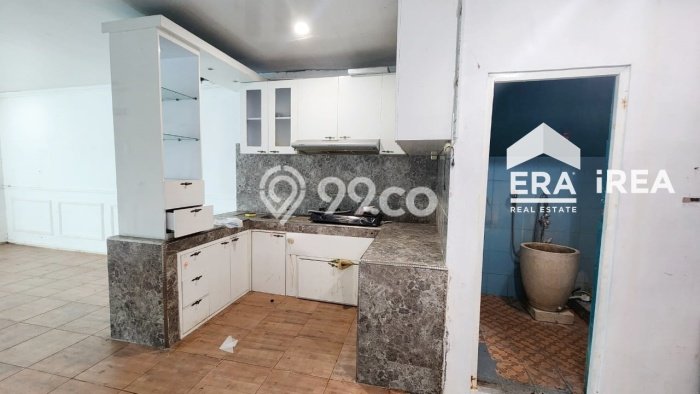 For Sale Rumah 4 Kamar Lokasi Ideal Bagus dan Strategis di Jaten For Sale Rumah 4 Kamar Lokasi Ideal Bagus dan Strategis di Jaten