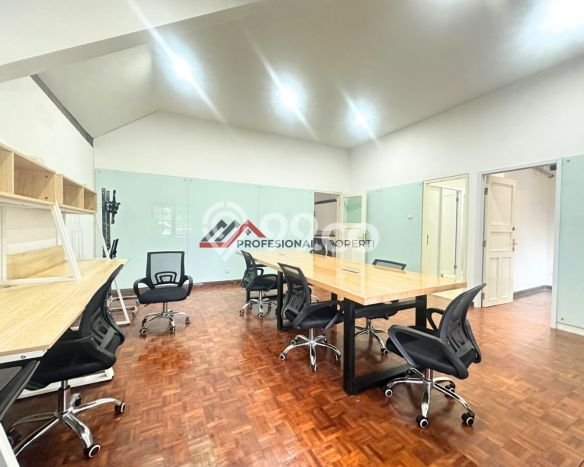 Ready to Use! Luxury House LT 805m2 Desain Modern di Pangkalan Jati Ready to Use! Luxury House LT 805m2 Desain Modern di Pangkalan Jati