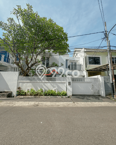 Siap Huni Rumah Mewah 4 Kamar di Kebayoran Baru Dekat ke Mana Pun Siap Huni Rumah Mewah 4 Kamar di Kebayoran Baru Dekat ke Mana Pun