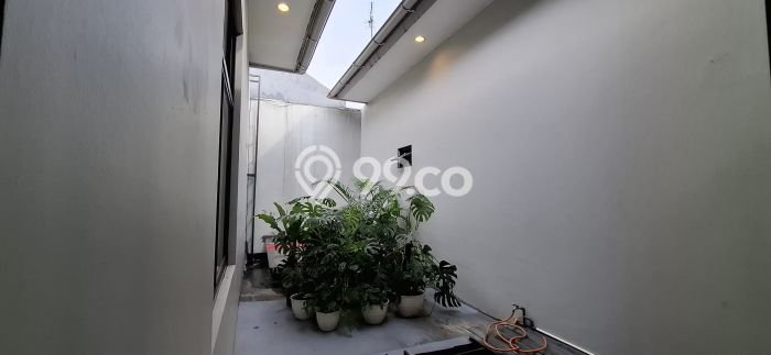 Ready to Use! Luxury House LT 380m2 Desain Modern di Kota Wisata Ready to Use! Luxury House LT 380m2 Desain Modern di Kota Wisata