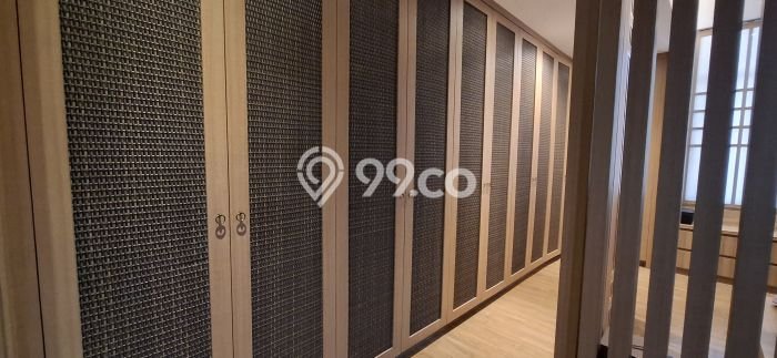Rumah Elit Modern Tanpa Renovasi di Kota Wisata Jakarta Timur Rumah Elit Modern Tanpa Renovasi di Kota Wisata Jakarta Timur