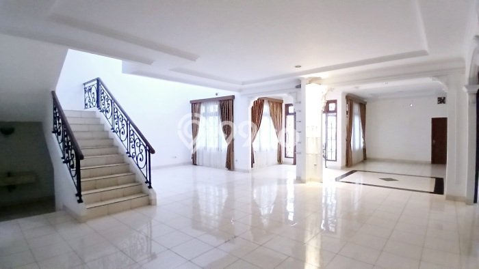 Rumah Luxury Modern Tanpa Renovasi di Kota Wisata Bogor Rumah Luxury Modern Tanpa Renovasi di Kota Wisata Bogor