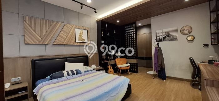 Rumah Elit Modern Tanpa Renovasi di Kota Wisata Jakarta Timur Rumah Elit Modern Tanpa Renovasi di Kota Wisata Jakarta Timur