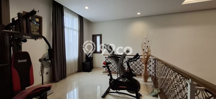 Rumah Elit Modern Tanpa Renovasi di Kota Wisata Jakarta Timur Rumah Elit Modern Tanpa Renovasi di Kota Wisata Jakarta Timur