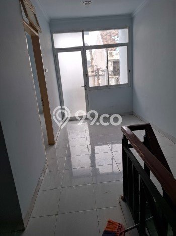 Disewakan! Rumah 3 Kamar Tidur &
3 Kamar Mandi di Taman Palem, Jakarta Barat Disewakan! Rumah 3 Kamar Tidur &
3 Kamar Mandi di Taman Palem, Jakarta Barat