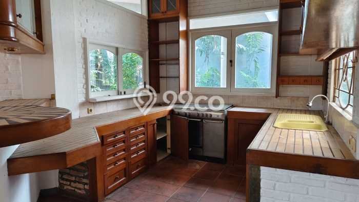 Rumah di Cipete, Akses ke Fasilitas, LT 280m² Rumah di Cipete, Akses ke Fasilitas, LT 280m²